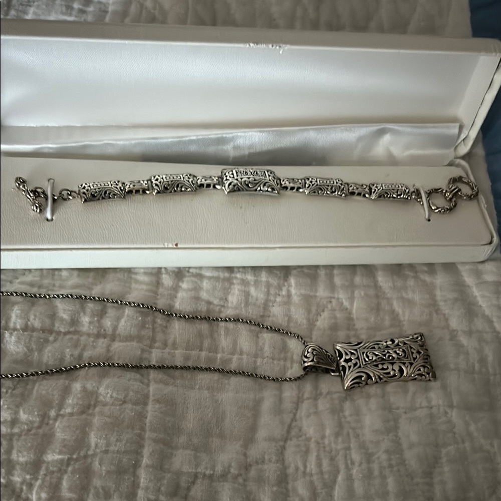 Elegant Silver Jewelry Set